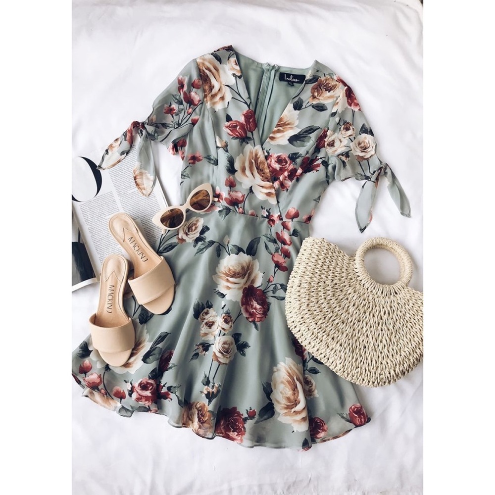 Lulus Floral V-neck Fit and Flare mini Dress